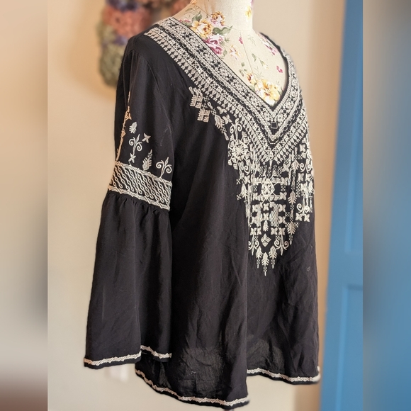 Chelsea & Theodore Black Embroidered Blouse - Picture 2 of 6